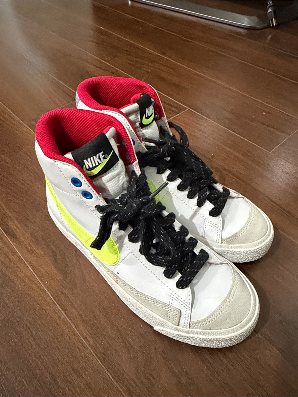 Nike Kids High-Top Sneakers in White, Neon Yellow & Red size 5.5 @@@